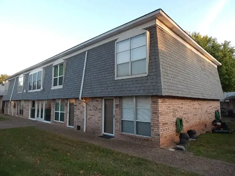 Vinyl Siding On Commercial Property in OKC