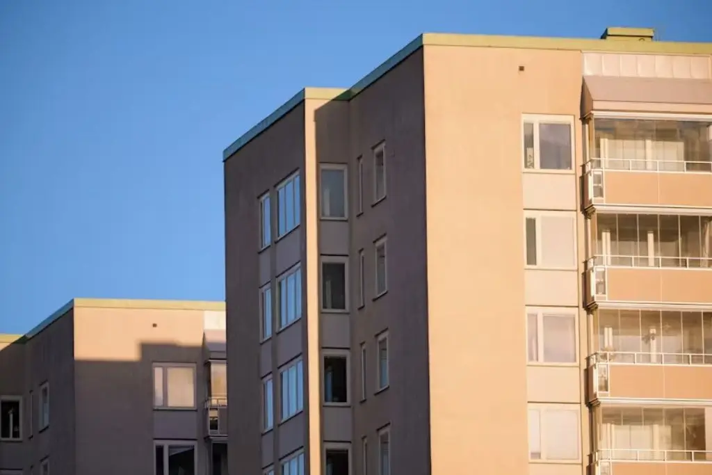 the role of flat roofing in commercial building design
