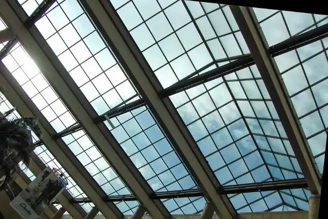 shading that prioritize natural light