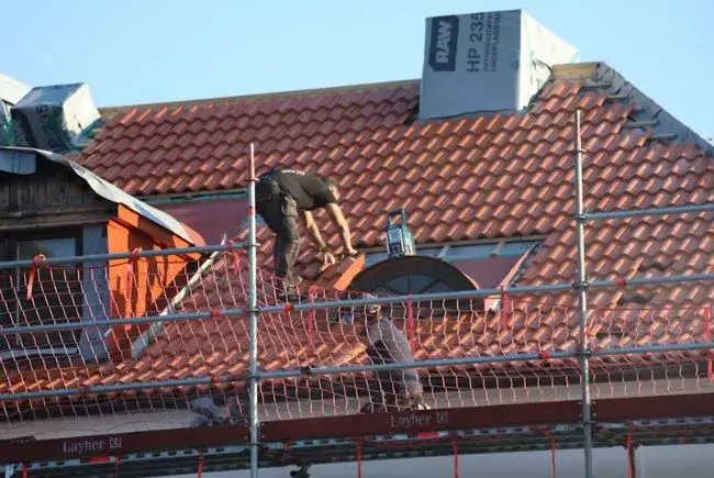 roof cleaning and properly maintained gutter by professional